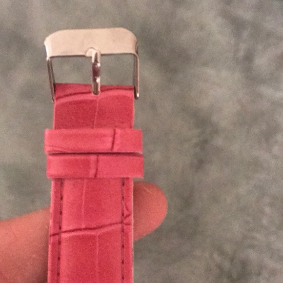 NWT rose gold diamond face Hello Kitty watch - Picture 6 of 8